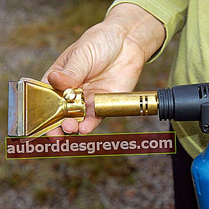 Ein mit einer flachen Düse (oder einer Heißluftpistole) ausgestatteter Lötbrenner macht den Lack weicher